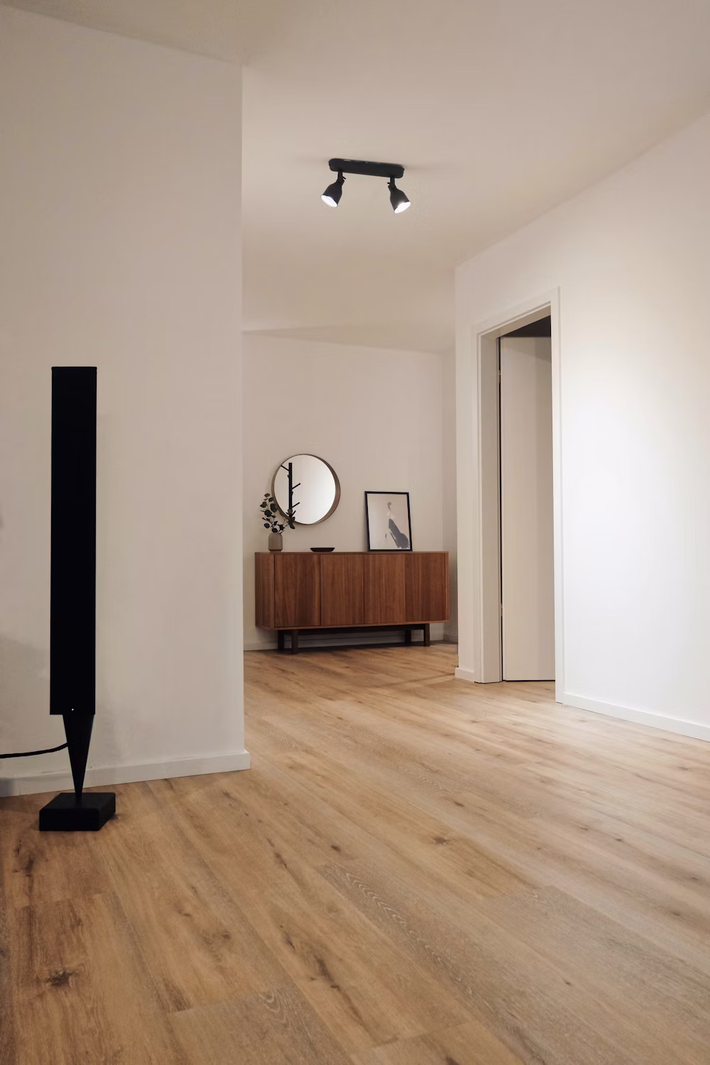 The Corbusier Minimalist Dining Suite - Dining Table Set Mohali